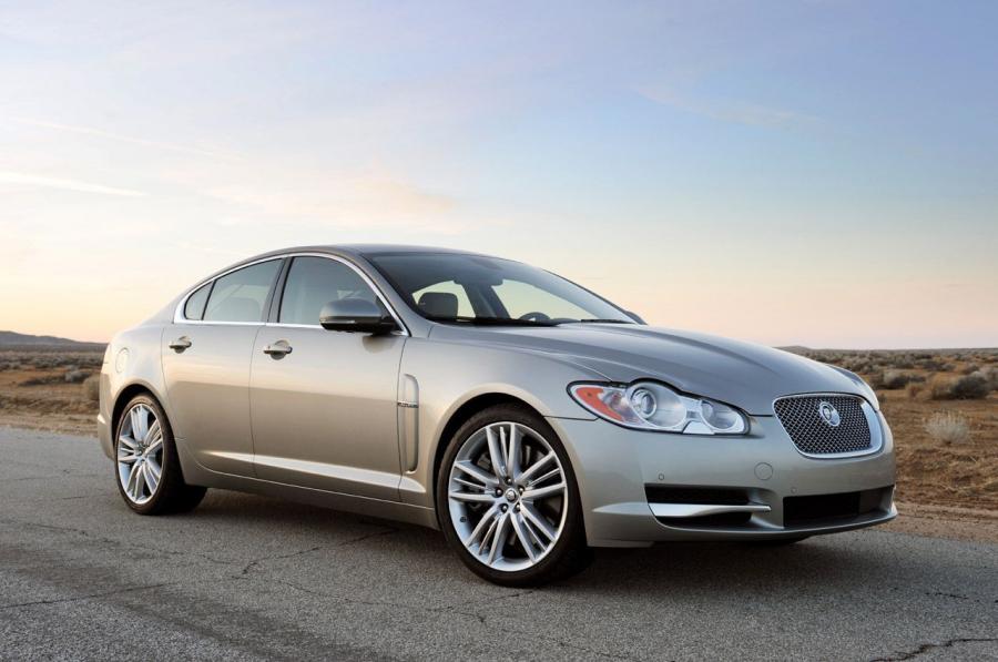  Jaguar XF Supercharged 2010 года  (фото 45 из 56)